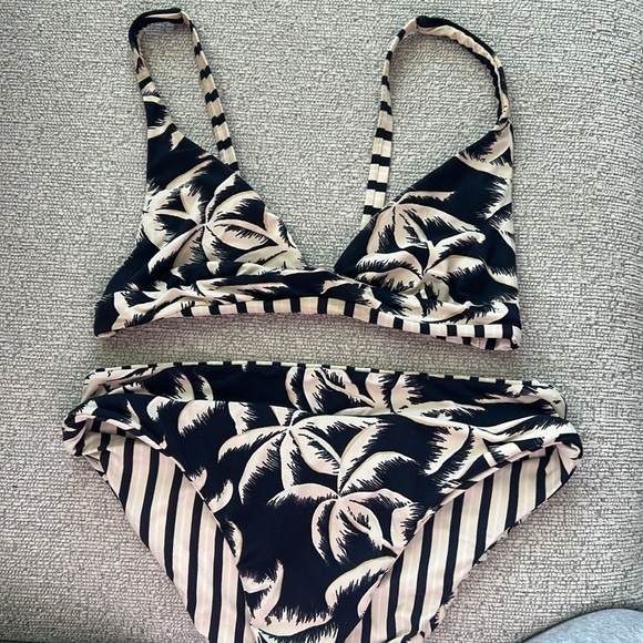 Billabong - Picture 2 of 2